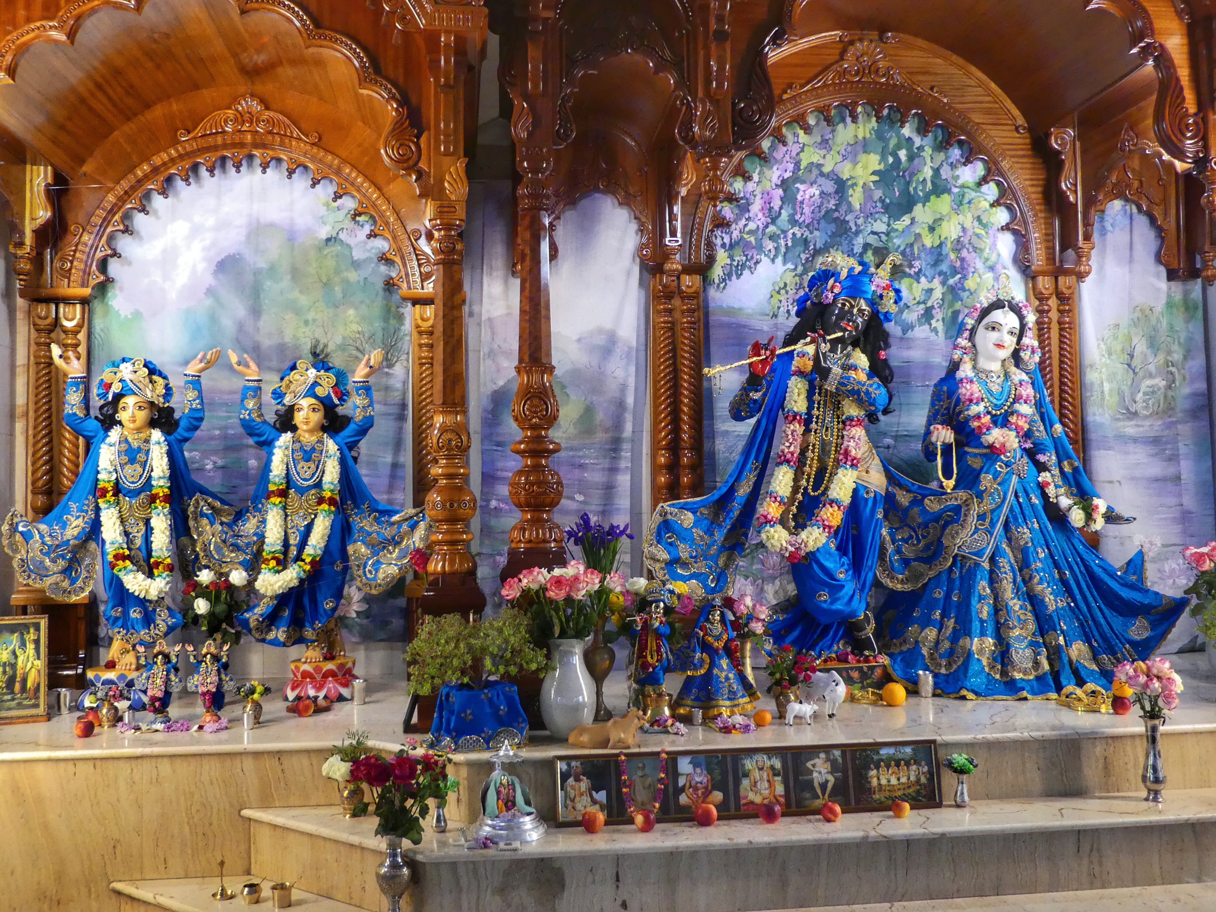 радха пламя сансары. витражное панно радха кришна. кришна радха ночь. кришна фигура. радха пламя сансары.